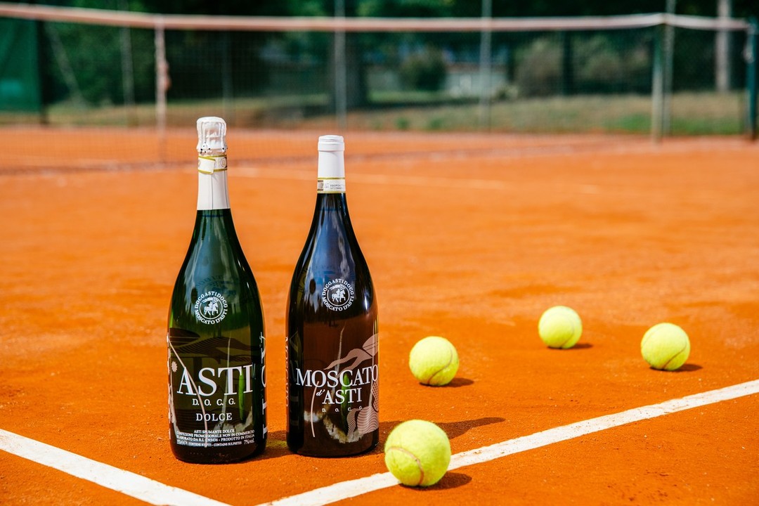Asti-Docg_tennis-1-1.jpg - {Asti-Docg_tennis-1-1.jpg} - [87976]