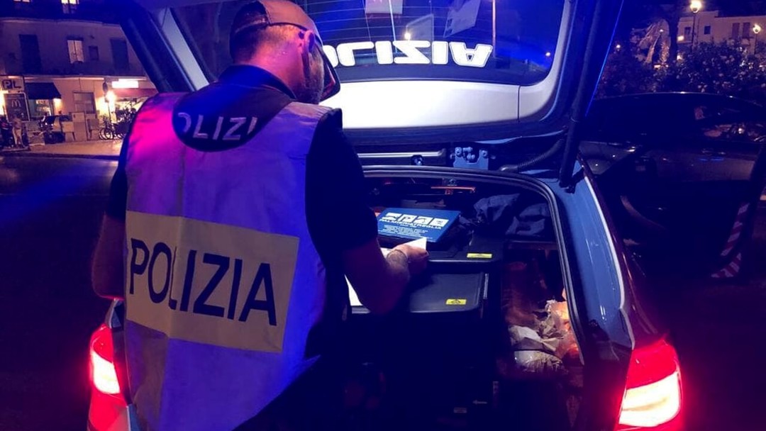 polizia stradale.jpg - {polizia stradale.jpg} - [88960]