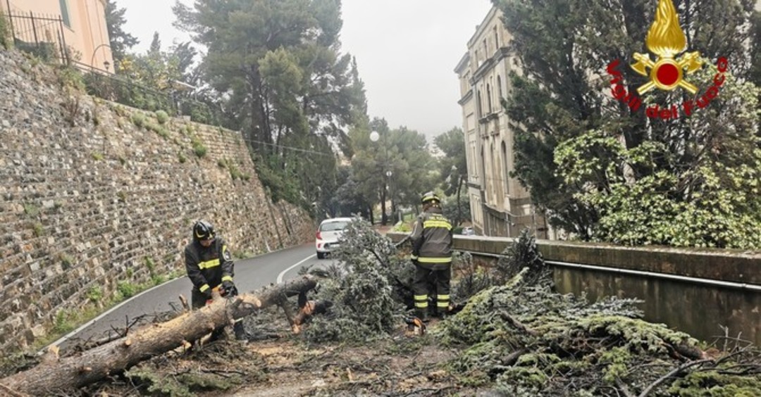 vigili del fuoco maltempo.jpg - {vigili del fuoco maltempo.jpg} - [89040]