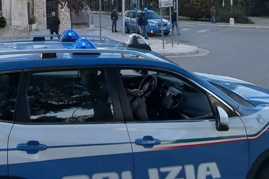 polizia.jpg - {polizia.jpg} - [89985]