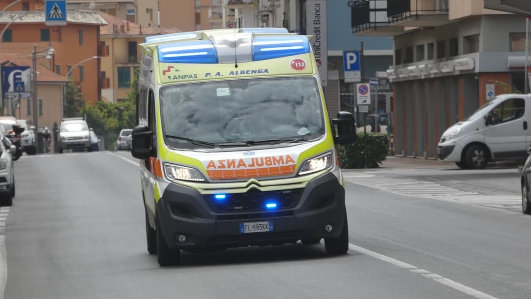 ambulanza.jpg - {ambulanza.jpg} - [91643]