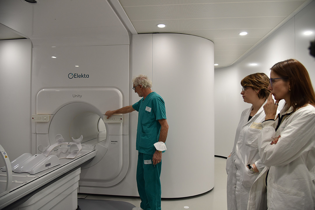 Foto sanità medici acceleratore ibrido Aou Novara.jpg - {Foto sanità medici acceleratore ibrido Aou Novara.jpg} - [93806]