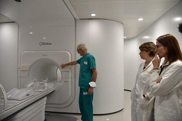 Foto sanità medici acceleratore ibrido Aou Novara.jpg - {Foto sanità medici acceleratore ibrido Aou Novara.jpg} - [93806]