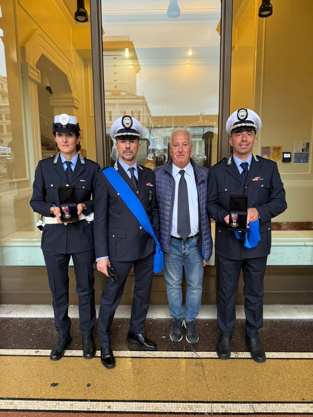 Sansalone De Bernardis premio polizia locale genova (3).jpg - {Sansalone De Bernardis premio polizia locale genova (3).jpg} - [94374]