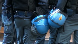 polizia-caschi-blu.jpg - {polizia-caschi-blu.jpg} - [94659]