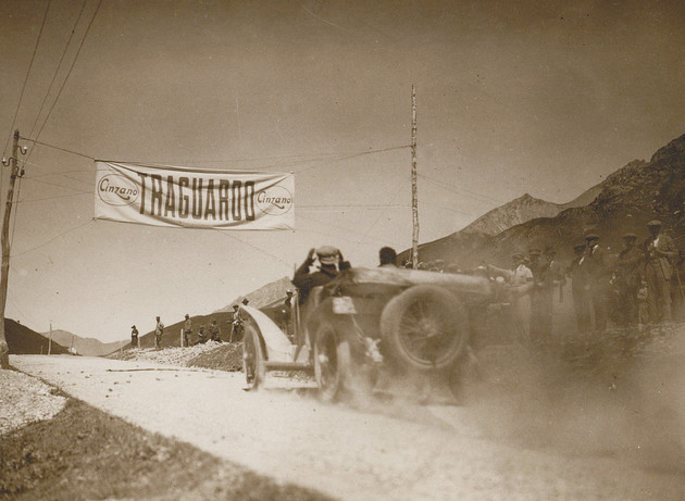 Cuneo_Colle-della-Maddalena_Auto-al-traguardo.jpg - {Cuneo_Colle-della-Maddalena_Auto-al-traguardo.jpg} - [95408]