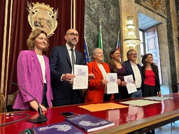 Immagine firmamezzaluna.jpg - {Immagine firmamezzaluna.jpg} - [96937]