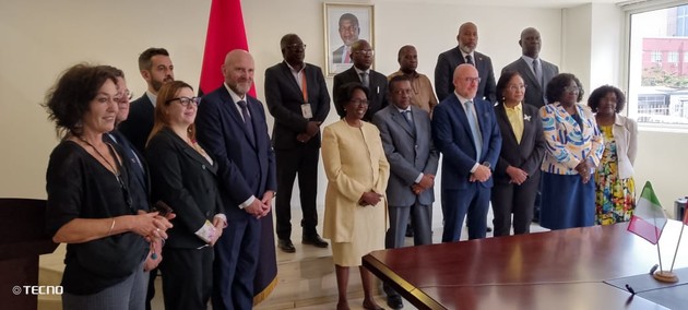 Firma accordo ENI Gaslini - Angola.jpg - {Firma accordo ENI Gaslini - Angola.jpg} - [98529]