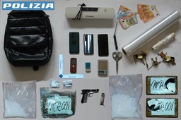 polizia arresto.jpg - {polizia arresto.jpg} - [98689]