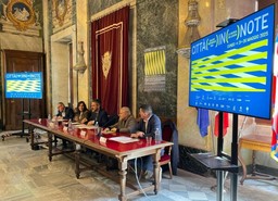 Immagine città in note presentazione.jpg - {Immagine città in note presentazione.jpg} - [98729]